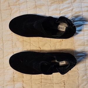 Steve Madden suede platform ankle sneakers, size 6